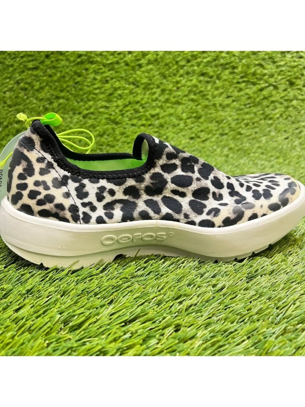 Oofos OOmg Eezee Leopard Print Womens Size 5 Black White Casual Slip On Shoes